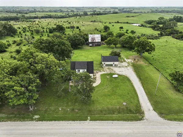 17075 Lincoln Rd, Onaga, KS 66521
