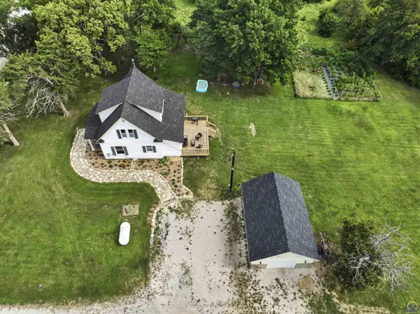 17075 Lincoln Rd, Onaga, KS 66521