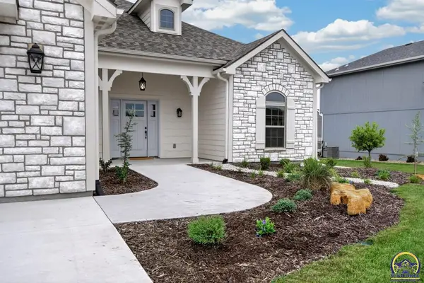 2636 SW Sherwood Park DR, Topeka, KS 66614