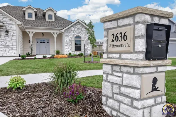 2636 SW Sherwood Park DR, Topeka, KS 66614