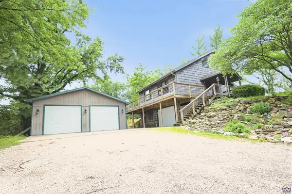 6040 NW Green Hills RD, Topeka, KS 66618