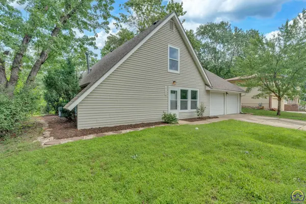 3704 SW 34th ST, Topeka, KS 66614