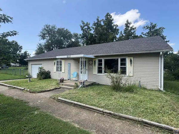 212 E 2nd ST, Waverly, KS 66871