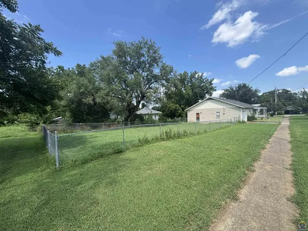 212 E 2nd ST, Waverly, KS 66871
