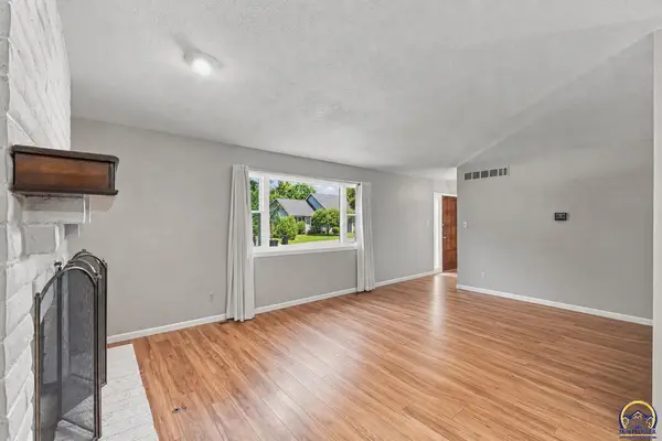 3418 SE Burton ST, Topeka, KS 66605