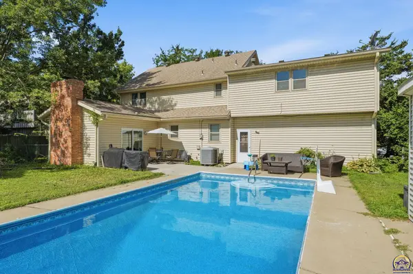 3418 SE Burton ST, Topeka, KS 66605