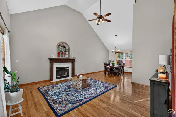 5720 SW Westport CIR, Topeka, KS 66614