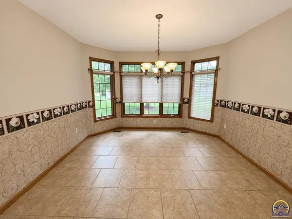810 Hillcrest DR, Seneca, KS 66538