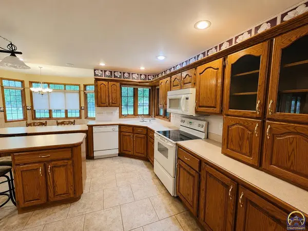 810 Hillcrest DR, Seneca, KS 66538