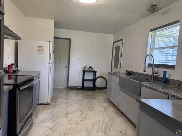 1237 SW Lincoln ST, Topeka, KS 66604