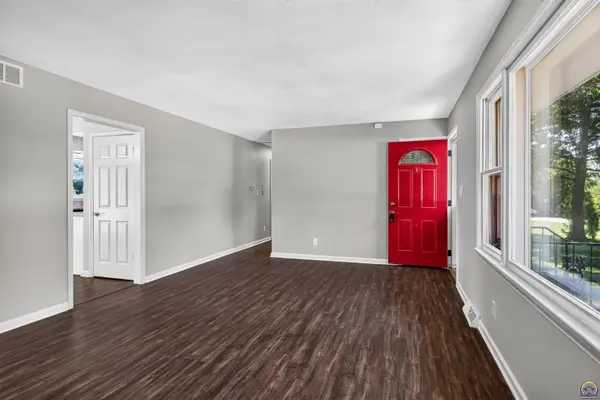 3411 SE Shawano DR, Berryton, KS 66409