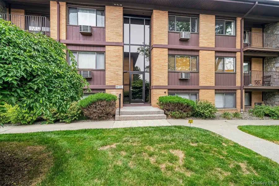 10 Oakwood TER #107, New Windsor, NY 12553