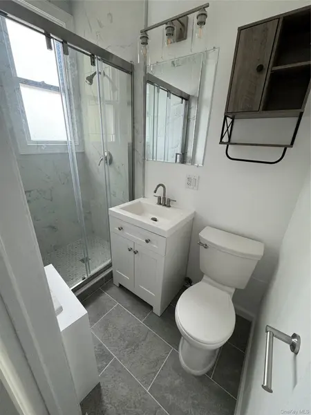72-27 68th ST, Glendale, NY 11385