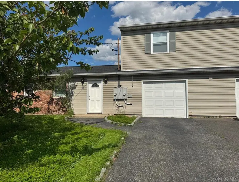 1 Eisenhower RD, Centereach, NY 11720
