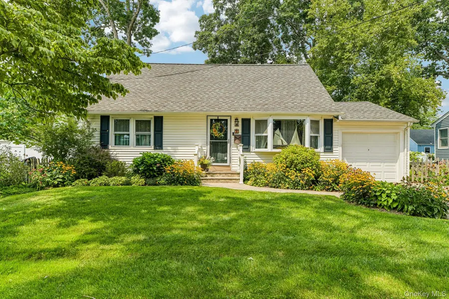 75 Hale RD, North Babylon, NY 11703