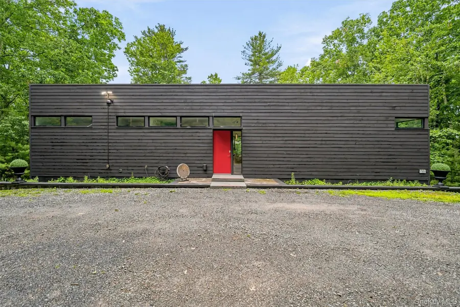 194 Mapes RD, Barryville, NY 12719