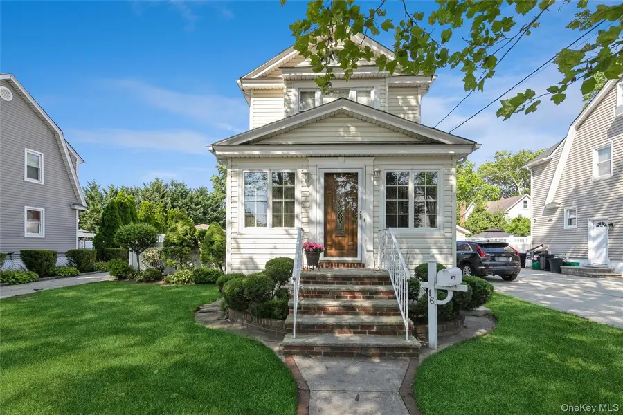 16 Devon ST, Lynbrook, NY 11563