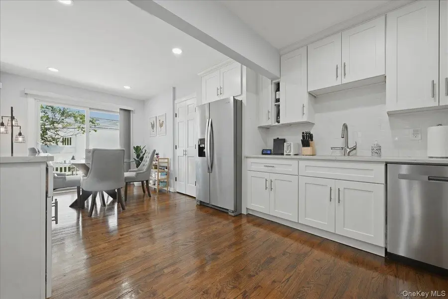 672 Anderson AVE, Franklin Square, NY 11010