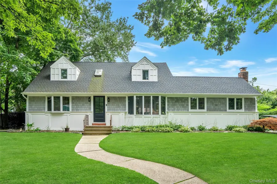 27 Middle DR, Huntington, NY 11743