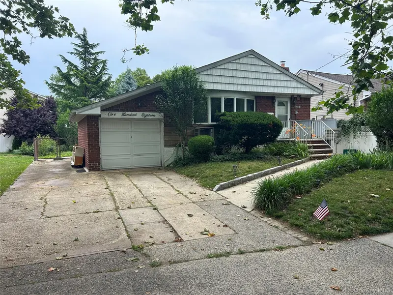 118 Franklin AVE, Malverne, NY 11565
