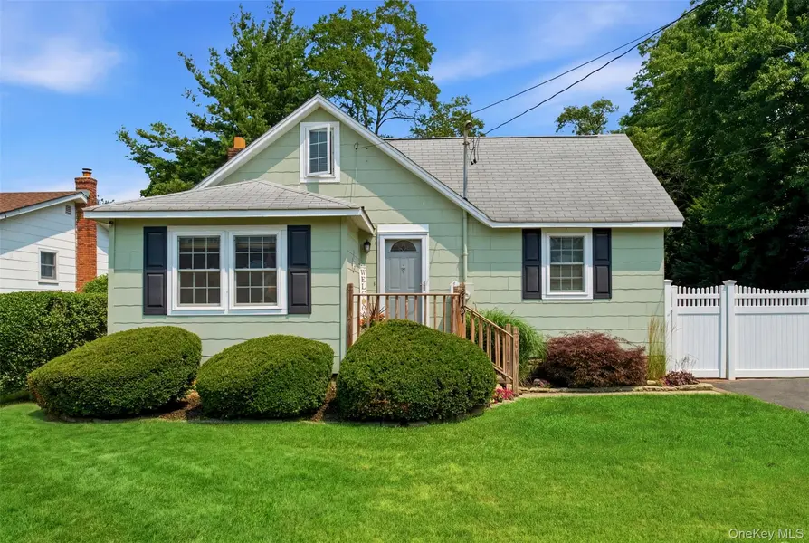 131 Terrace AVE, West Babylon, NY 11704