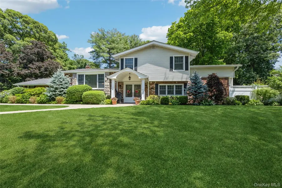 43 Viola DR, Glen Cove, NY 11542
