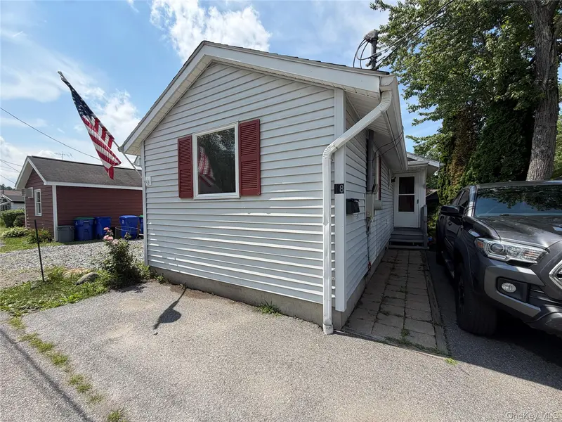 18 Cottage LN, North Salem, NY 10560