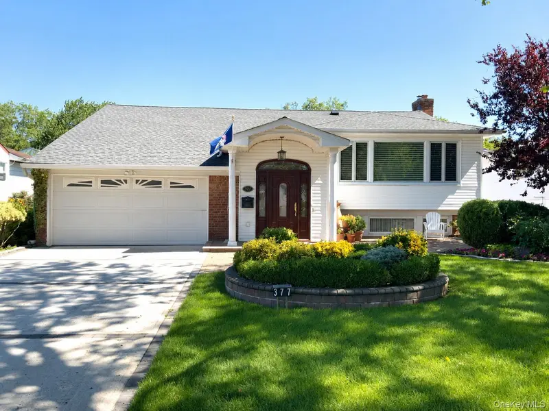 377 Old Courthouse RD, Manhasset Hills, NY 11040