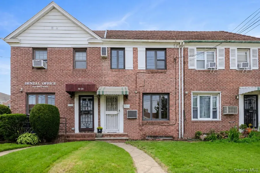 76-18 Utopia Pkwy, Fresh Meadows, NY 11366