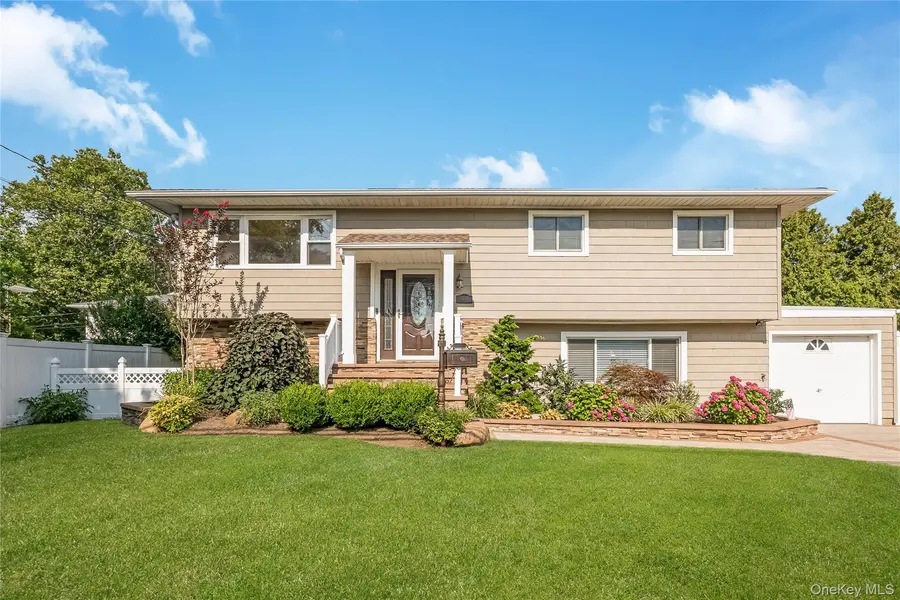 1777 Roberta LN, Merrick, NY 11566