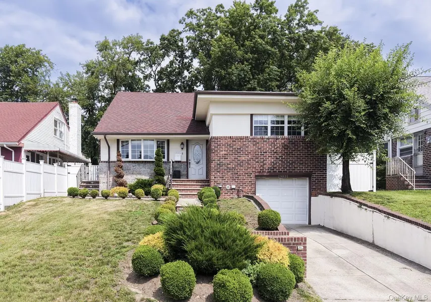 198-31 Pompeii AVE, Holliswood, NY 11423