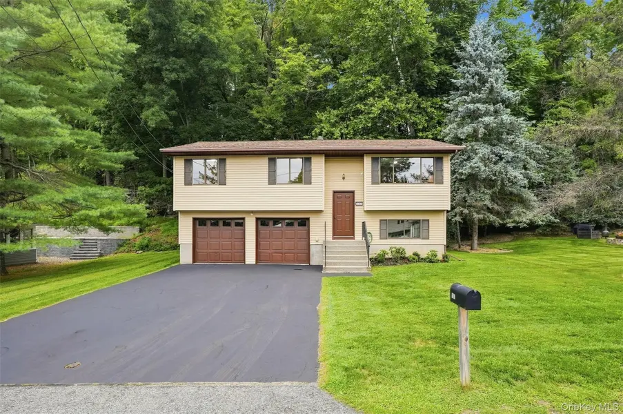 107 Sutton Park RD, Poughkeepsie, NY 12603