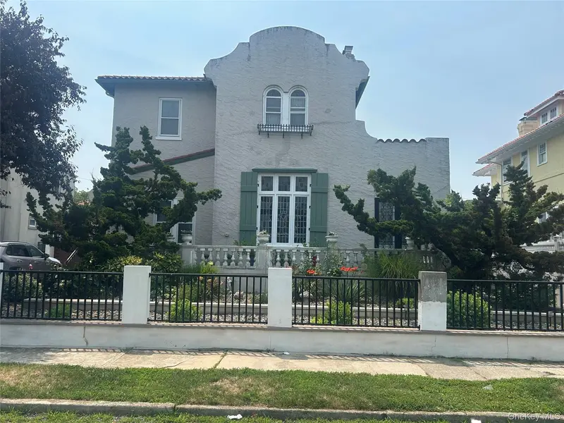 130 E Olive ST, Long Beach, NY 11561