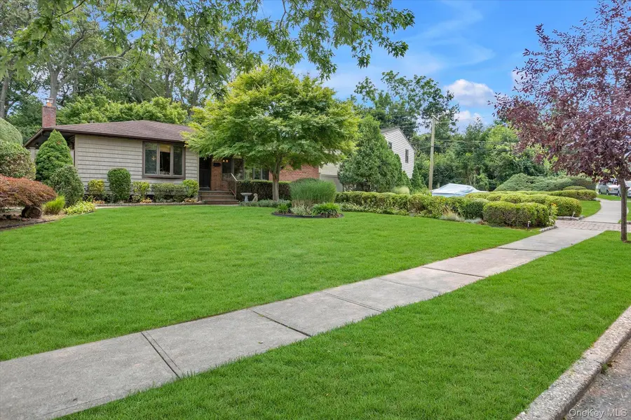 27 Fisher RD, Commack, NY 11725