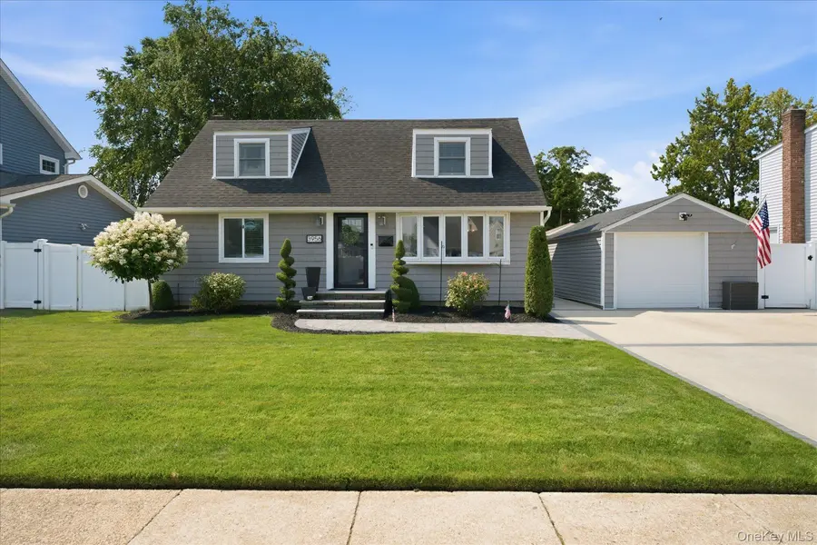 3956 Wicks AVE, Seaford, NY 11783