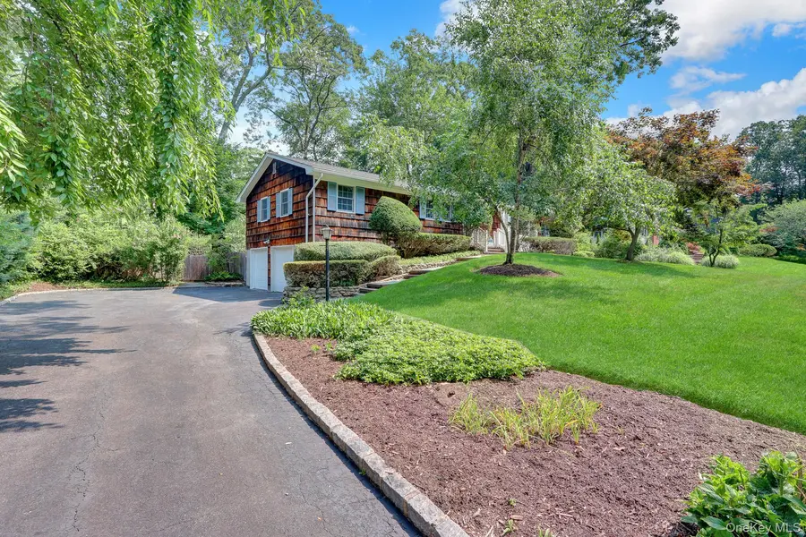9 Pleasant DR, East Setauket, NY 11733