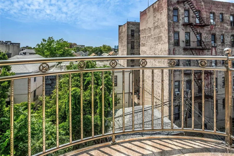 40-40 68th ST #4D, Woodside, NY 11377