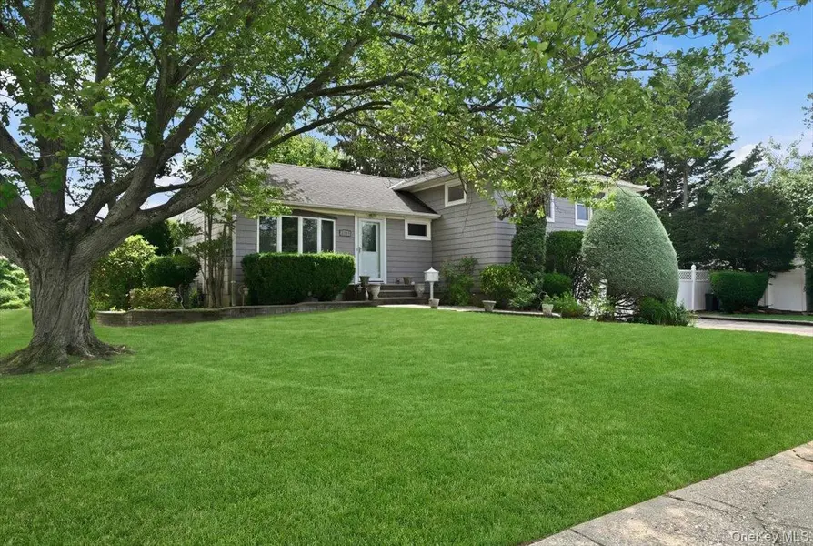 1279 Paul ST, Seaford, NY 11783