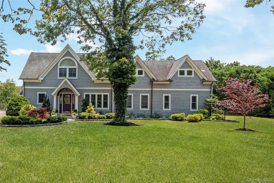 14 Danes ST, Blue Point, NY 11715