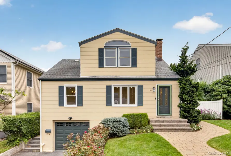 37 Harding AVE, Valhalla, NY 10595
