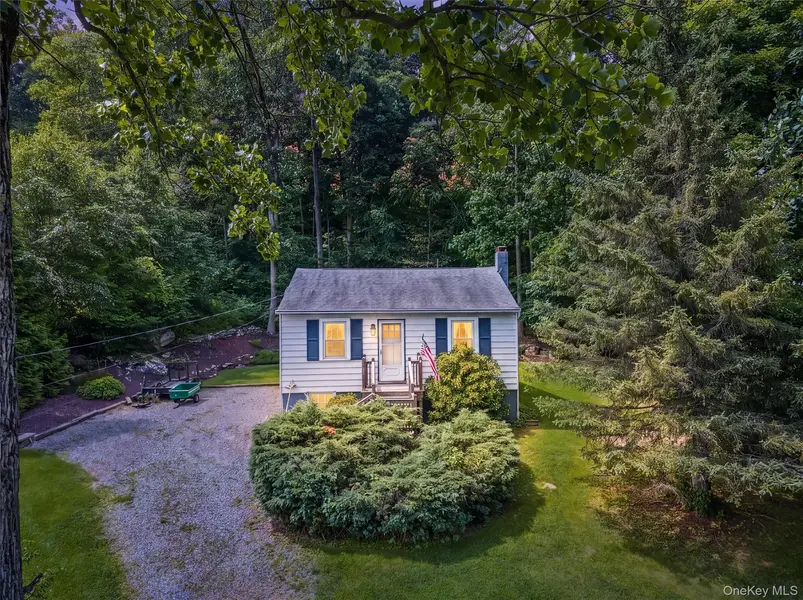 19 Oak Ridge DR, Putnam Valley, NY 10579