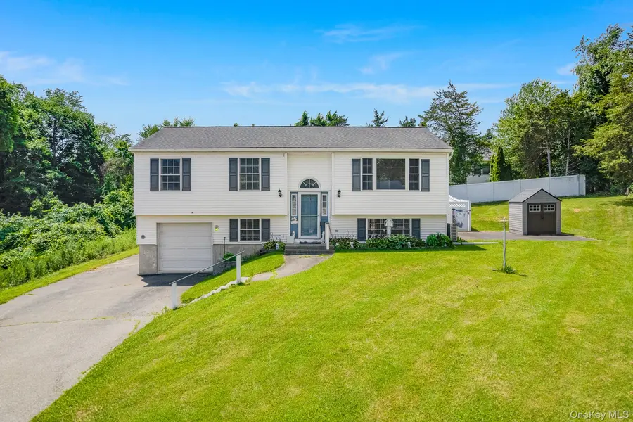 6 Hemlock LN, Wingdale, NY 12594