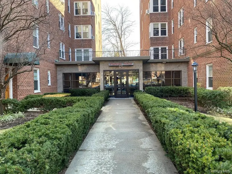 625 Gramatan AVE #1A, Fleetwood, NY 10552
