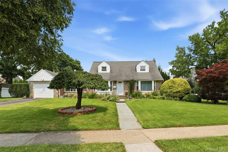 70 Birchwood DR, New Hyde Park, NY 11040