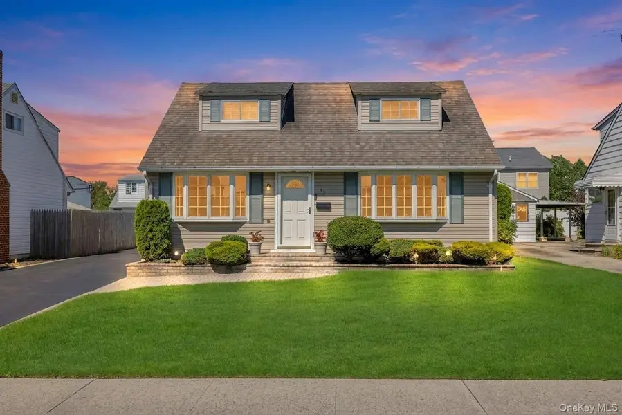 42 Crescent ST, Hicksville, NY 11801