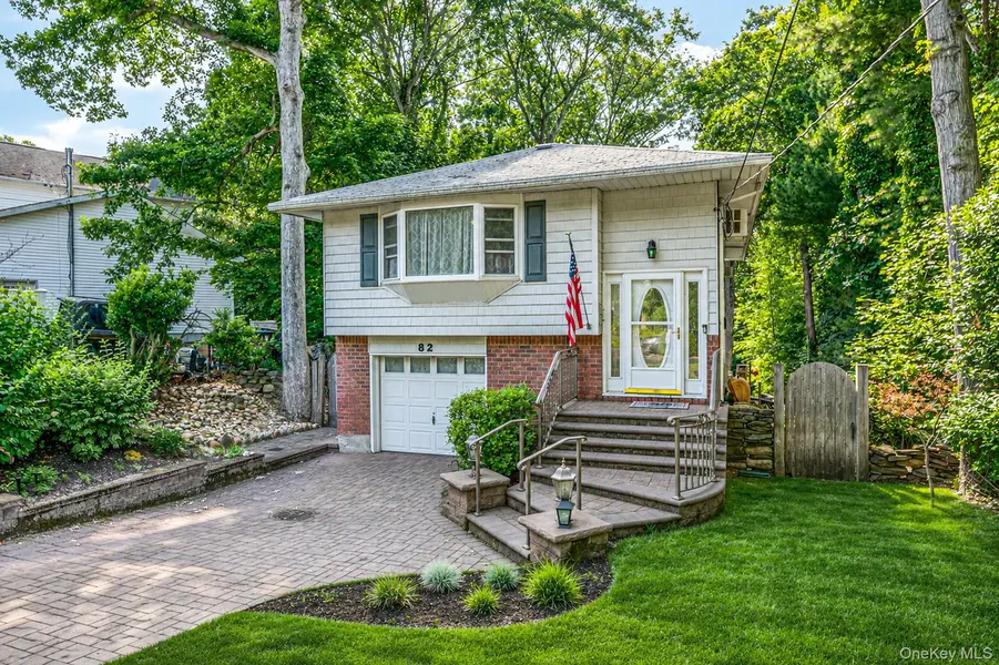 82 Sheppard LN, Nesconset, NY 11767