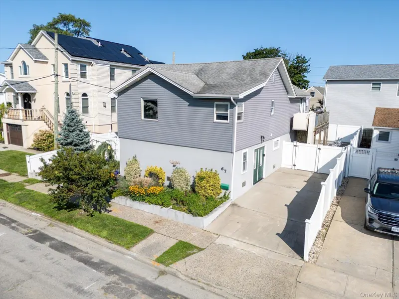 67 Radcliffe RD, Island Park, NY 11558