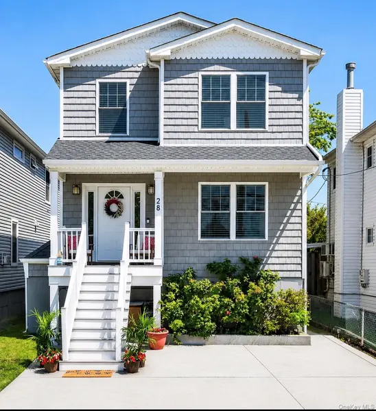 28 Sagamore RD, Island Park, NY 11558