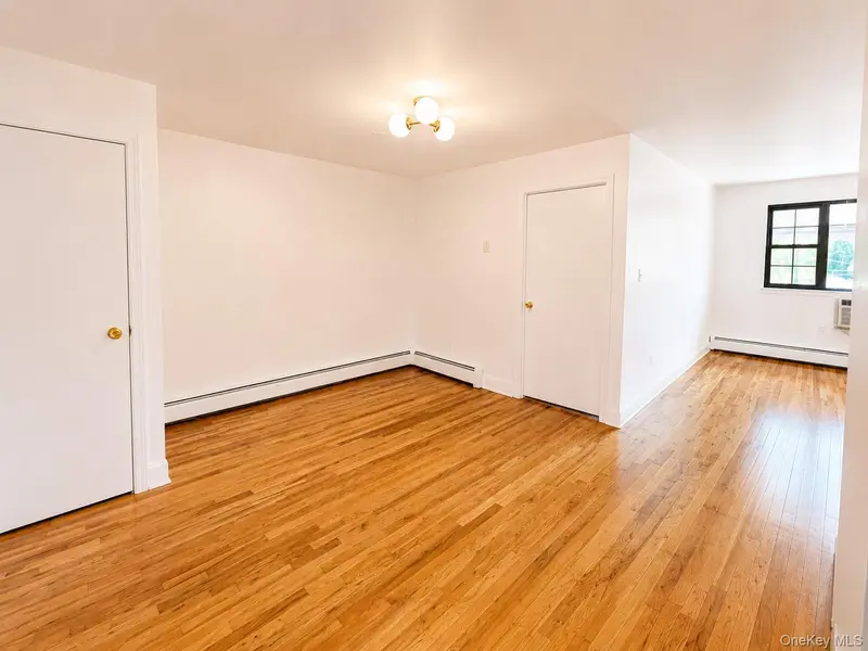 533 Soundview AVE #3rd Floor, Bronx, NY 10473