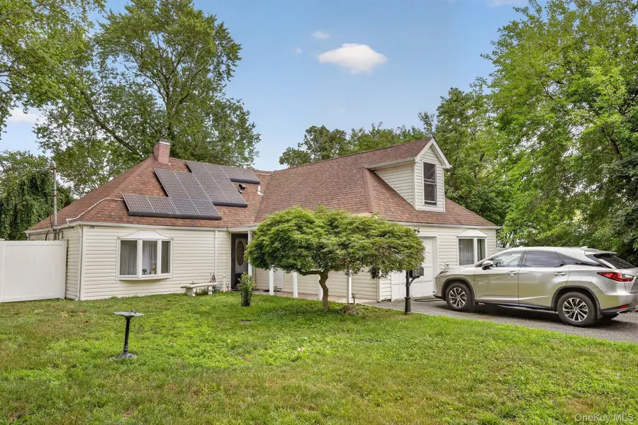 81 S Bedford AVE, Islandia, NY 11749